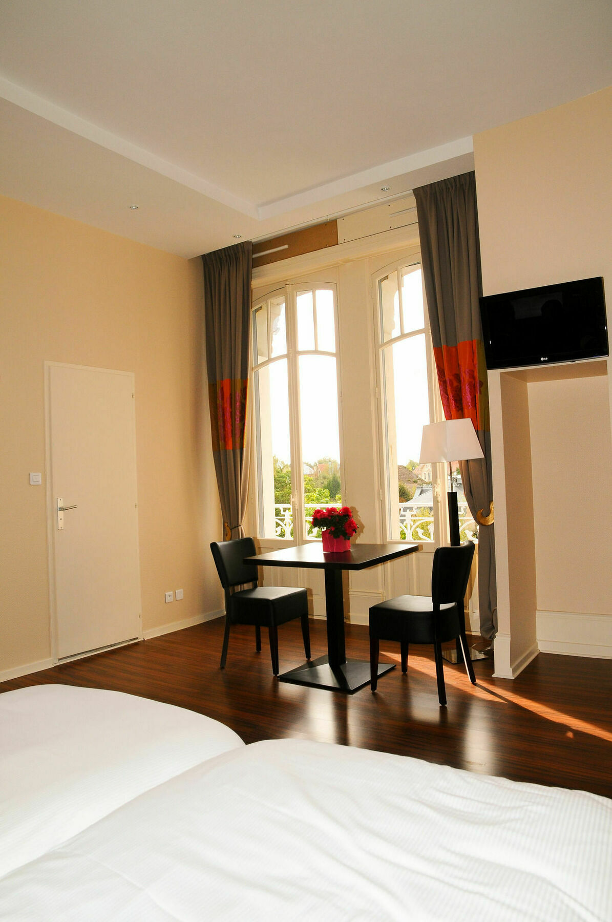 Garden & City Luxeuil Ex Le Metropole Et Les Thermes Εξωτερικό φωτογραφία