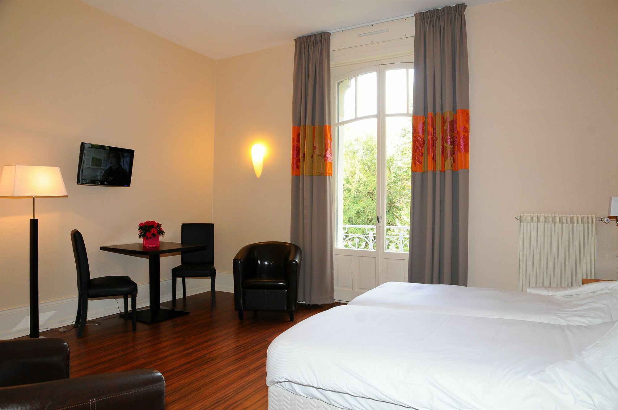 Garden & City Luxeuil Ex Le Metropole Et Les Thermes Εξωτερικό φωτογραφία